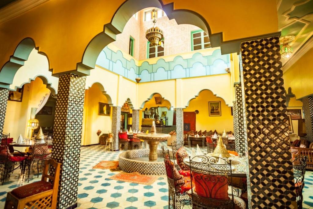 Palais Asmaa - Courtyard fountain lobby